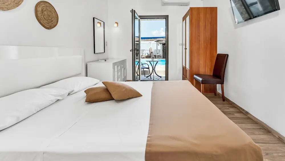 HOTEL: Sunset Beach Hotel