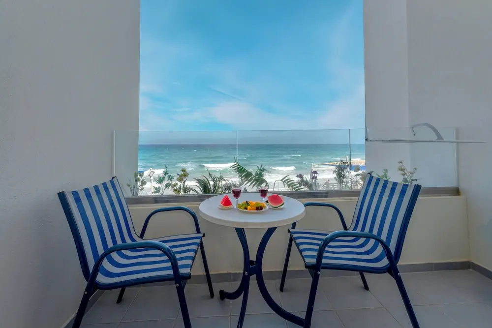 HOTEL: Sunset Beach Hotel