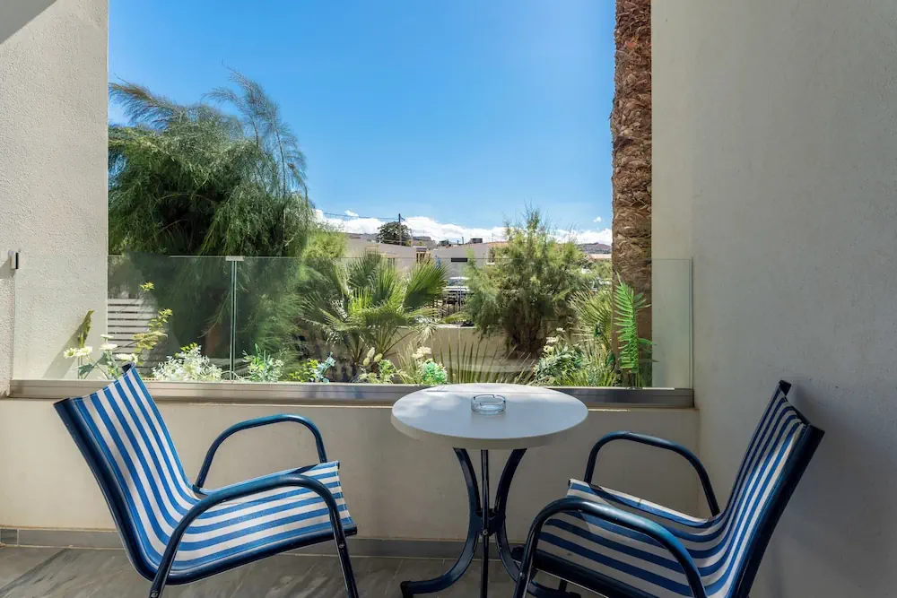 HOTEL: Sunset Beach Hotel