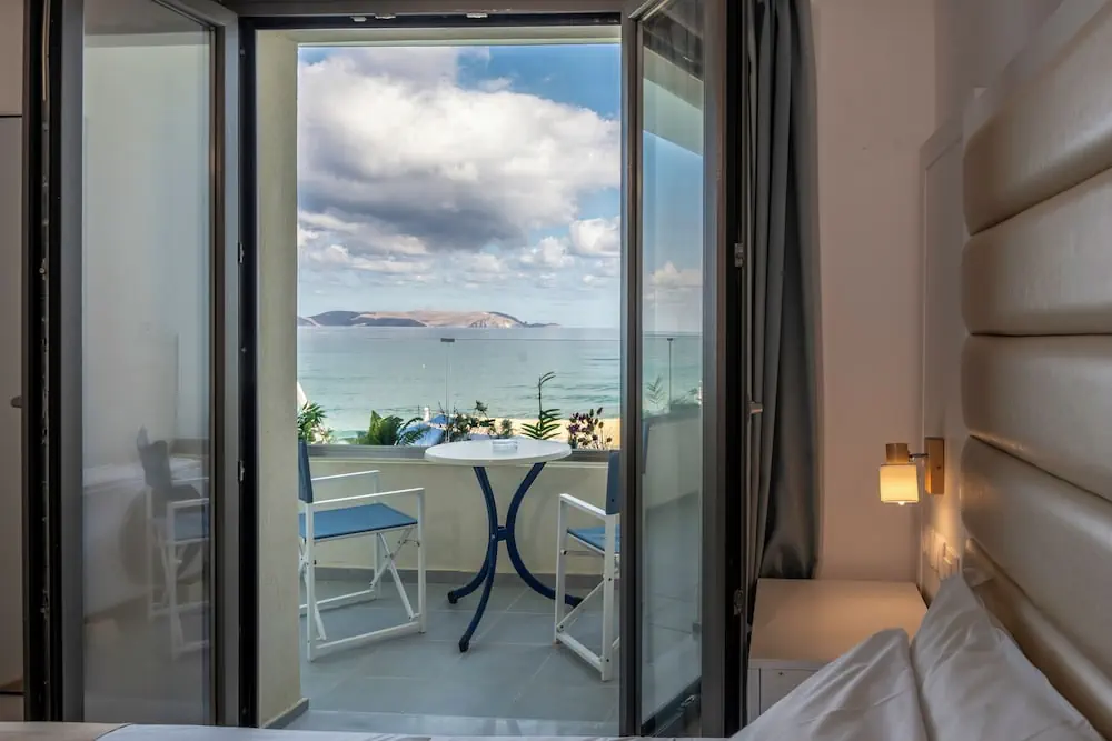 HOTEL: Sunset Beach Hotel