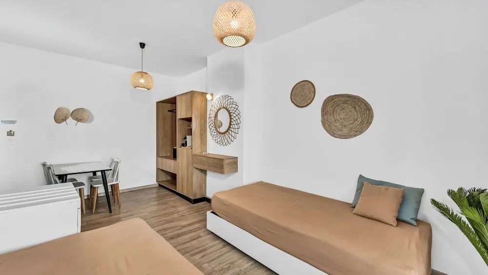 HOTEL: Sunset Beach Hotel