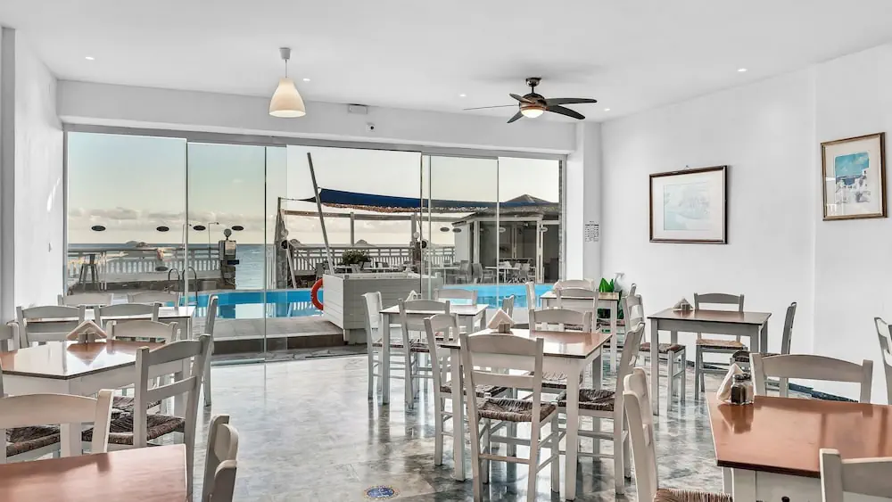 HOTEL: Sunset Beach Hotel