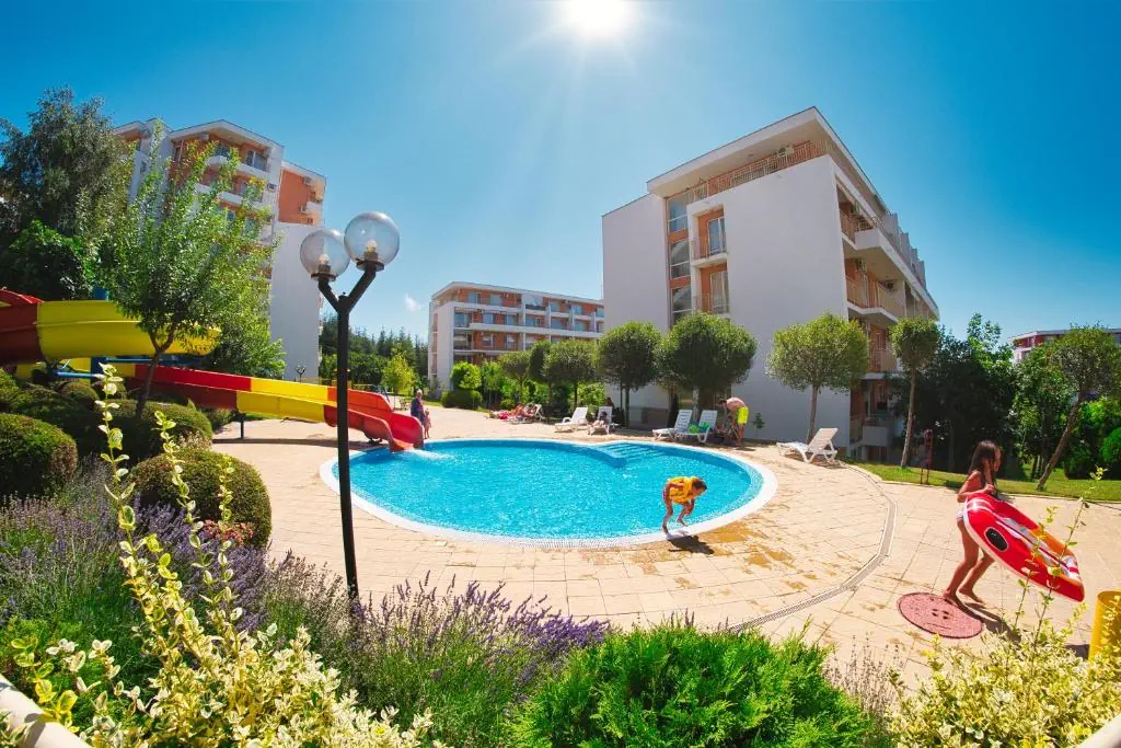 HOTEL: Crown Fort Club