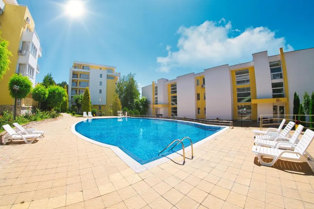 HOTEL: Crown Fort Club