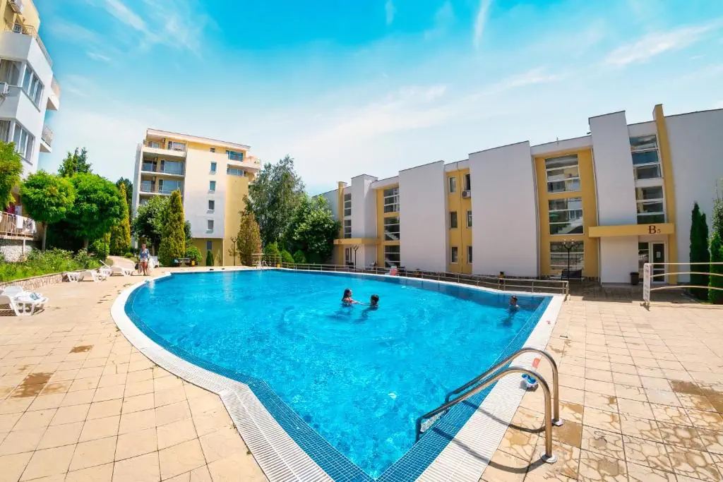 HOTEL: Crown Fort Club