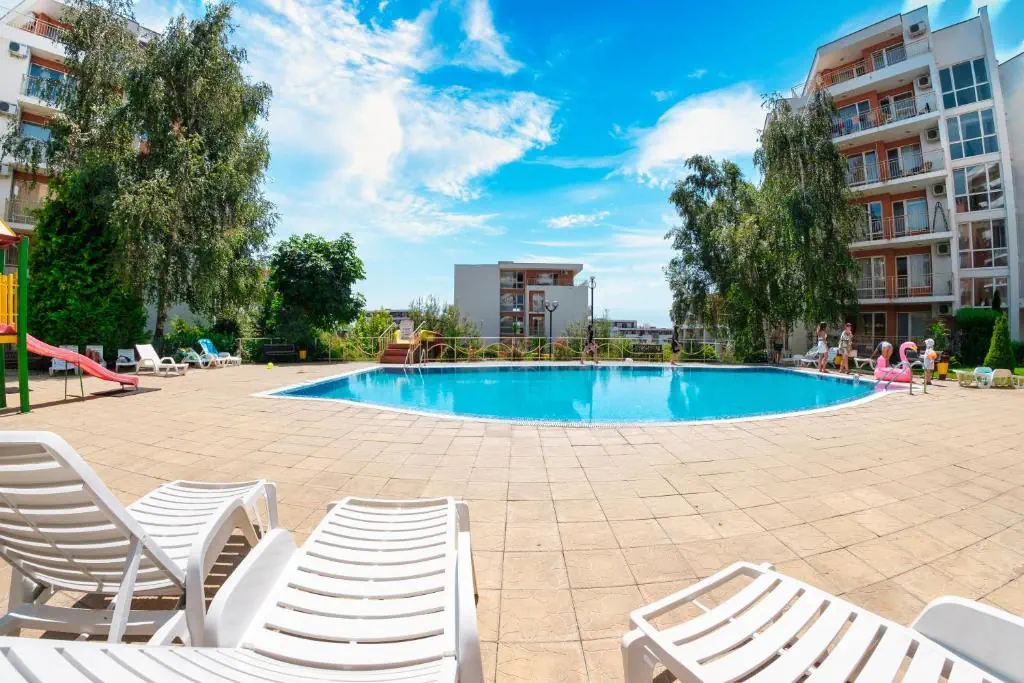 HOTEL: Crown Fort Club