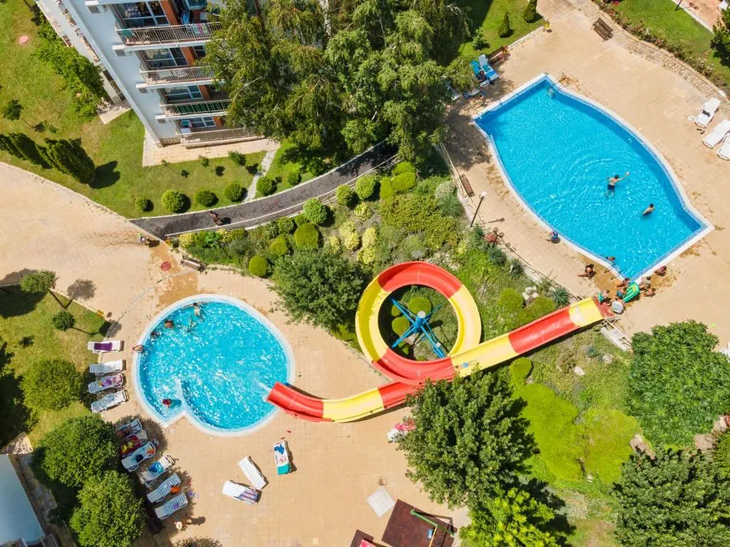 HOTEL: Crown Fort Club