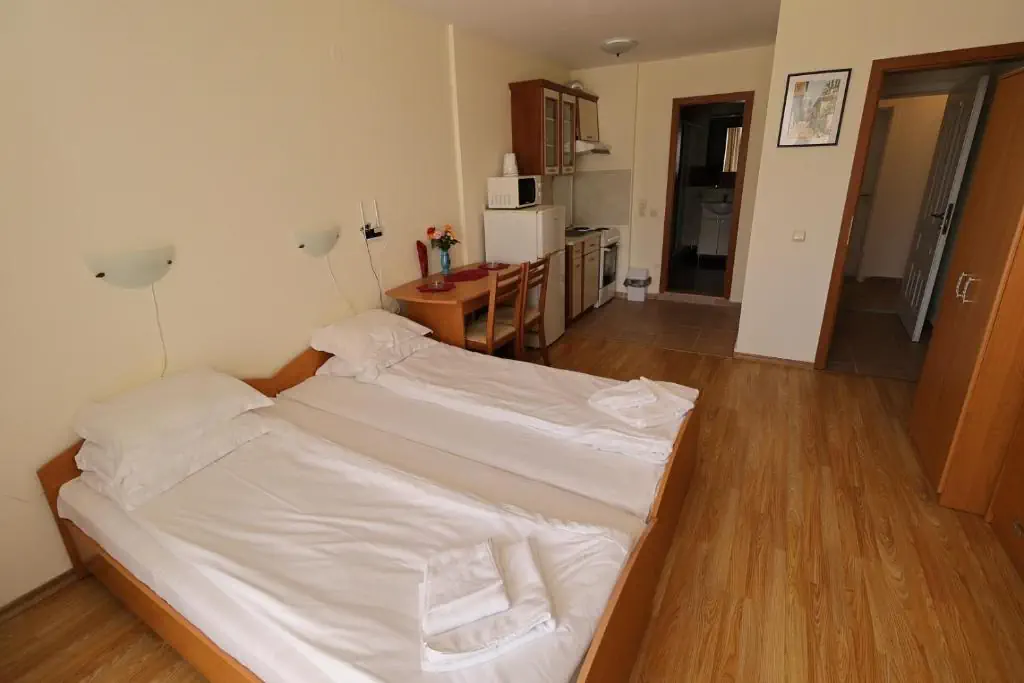 HOTEL: Crown Fort Club