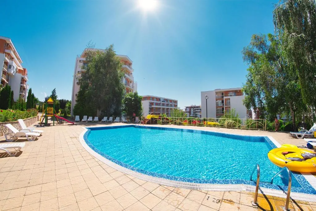 HOTEL: Crown Fort Club