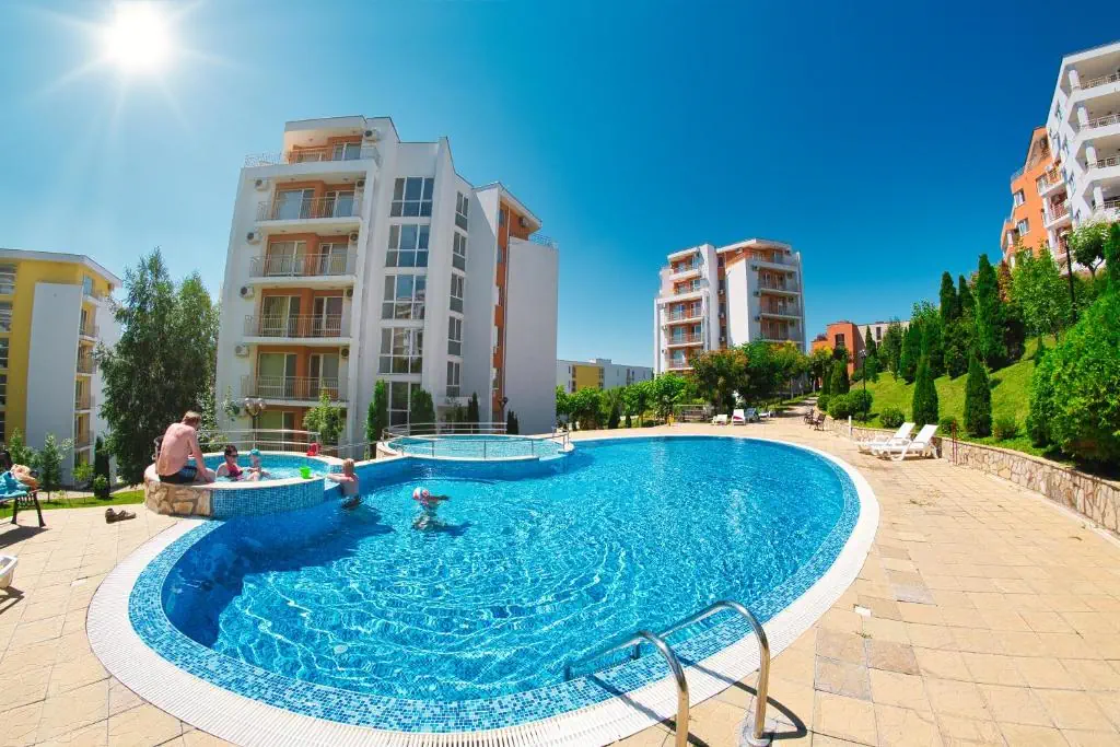 HOTEL: Crown Fort Club