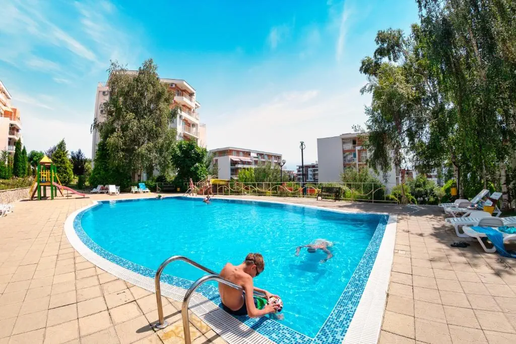 HOTEL: Crown Fort Club