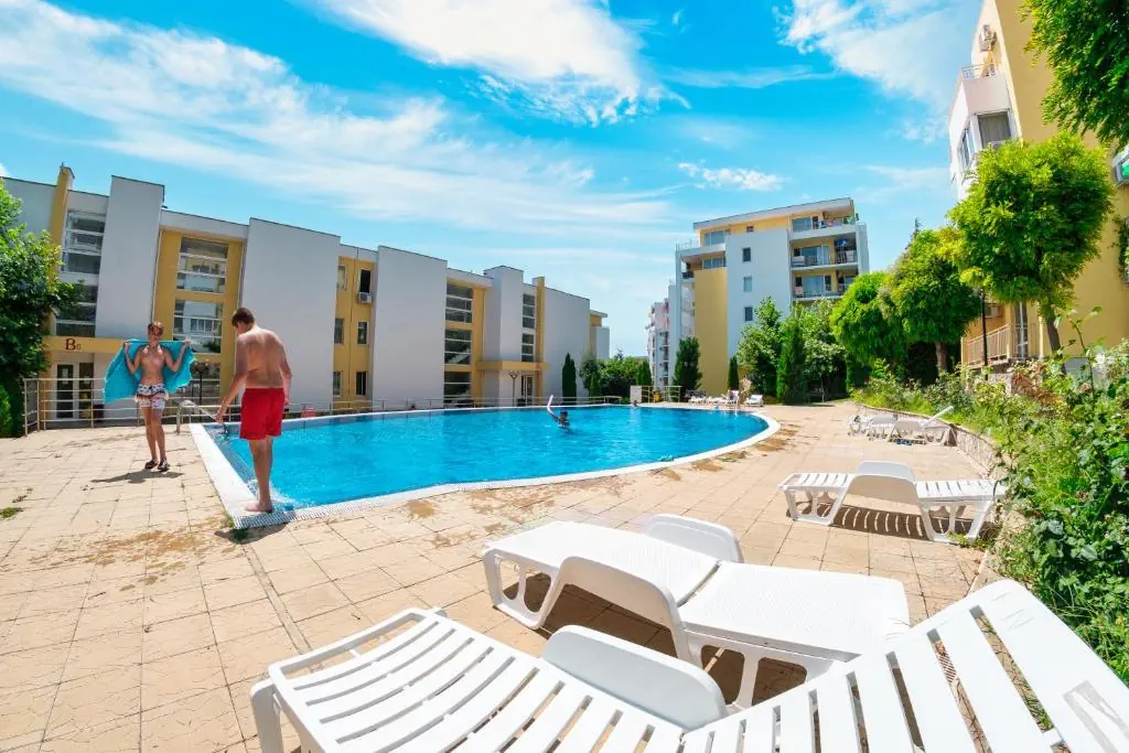 HOTEL: Crown Fort Club
