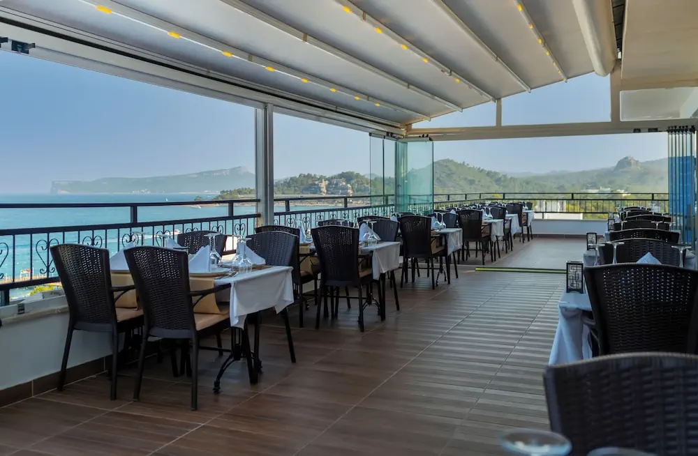 HOTEL: Amara Comfort Resort