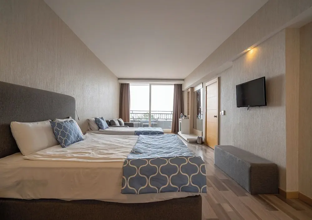 HOTEL: Amara Comfort Resort