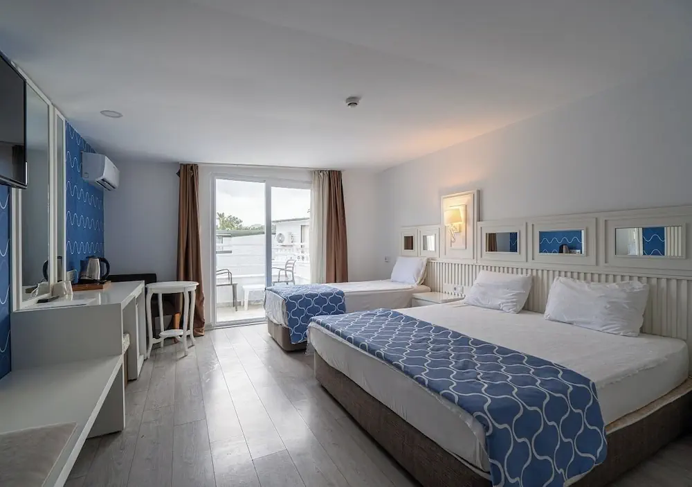 HOTEL: Amara Comfort Resort