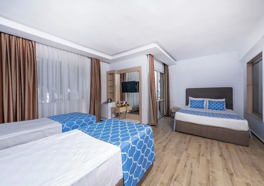 HOTEL: Amara Comfort Resort