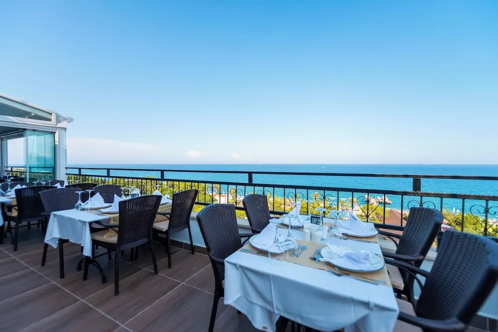 HOTEL: Amara Comfort Resort