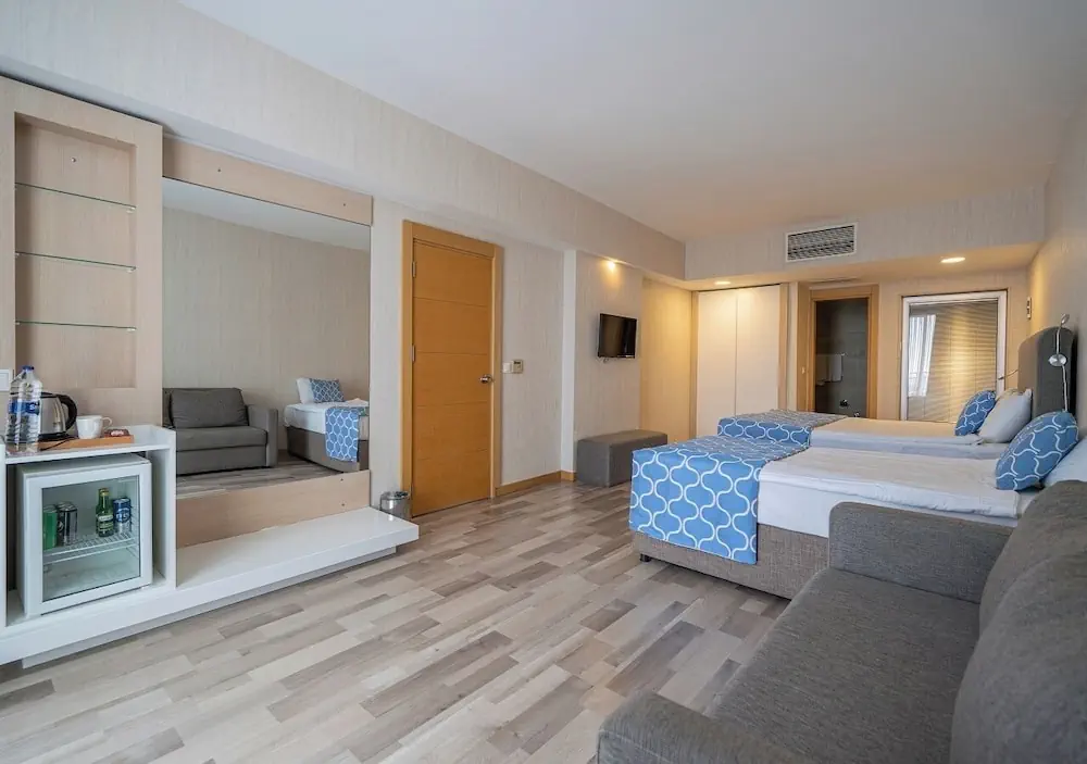 HOTEL: Amara Comfort Resort