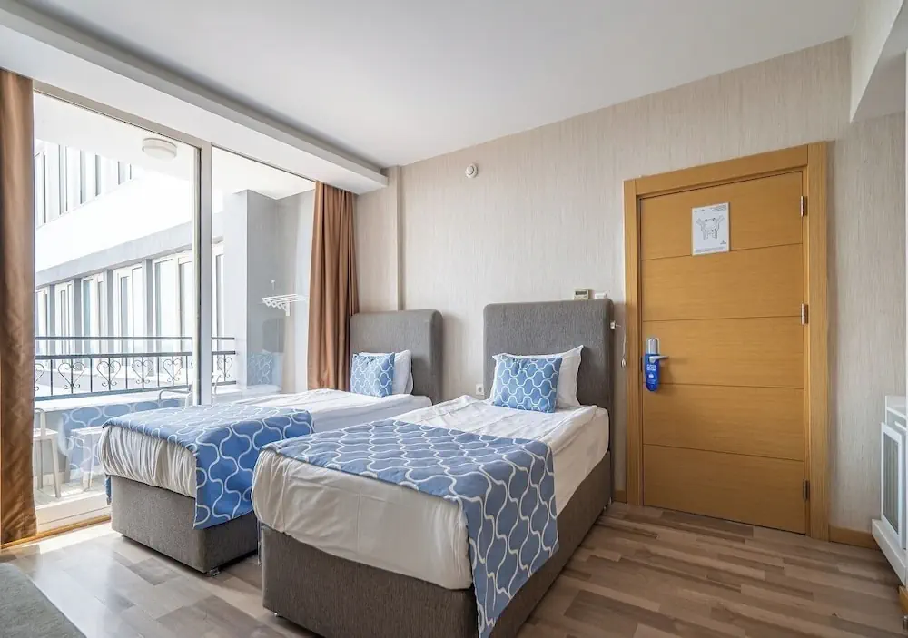 HOTEL: Amara Comfort Resort