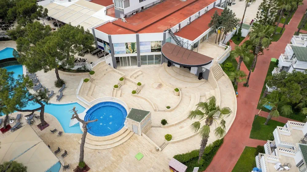 HOTEL: Amara Comfort Resort