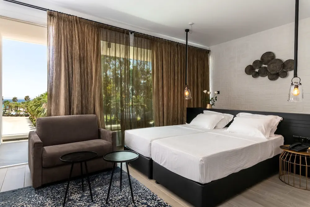 HOTEL: Abacus Suites