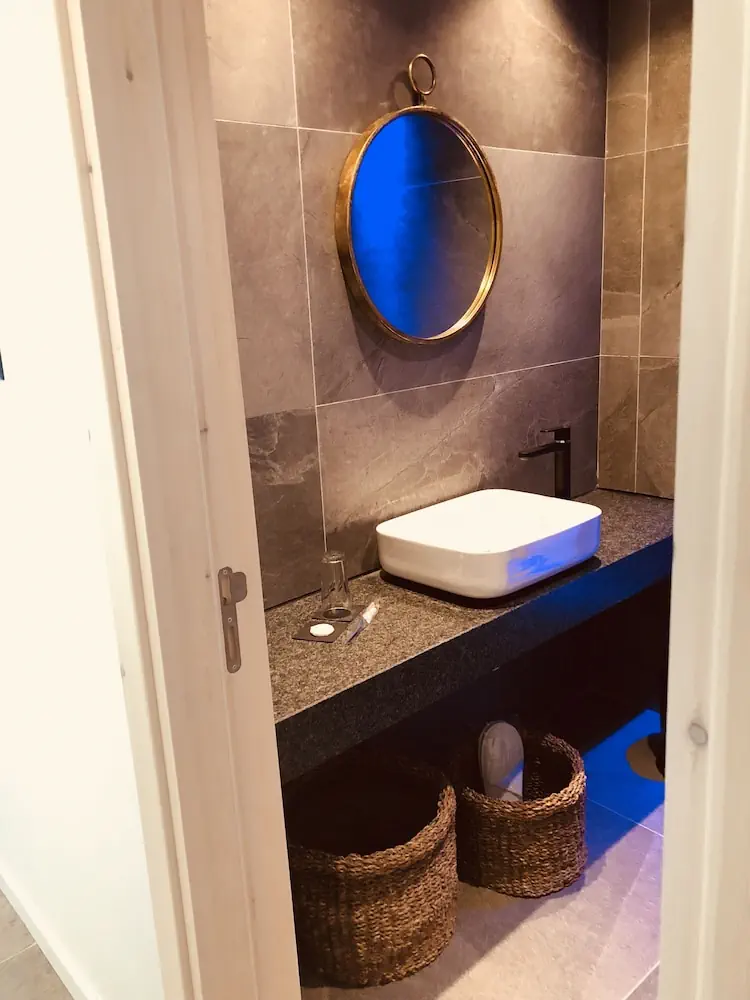 HOTEL: Abacus Suites
