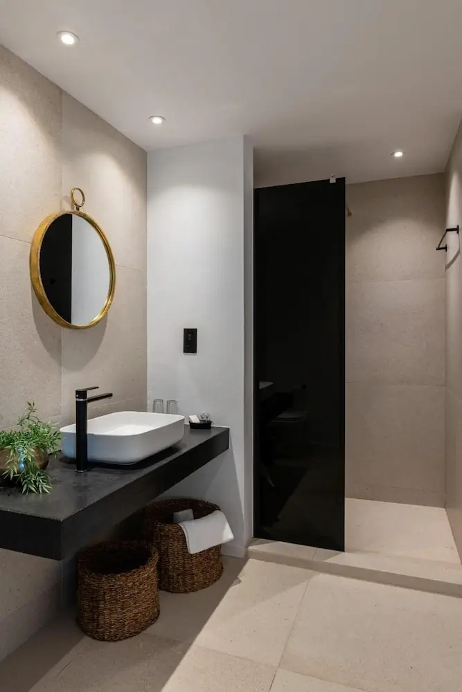 HOTEL: Abacus Suites