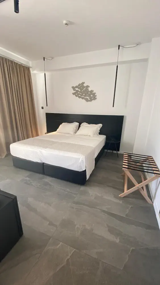 HOTEL: Abacus Suites