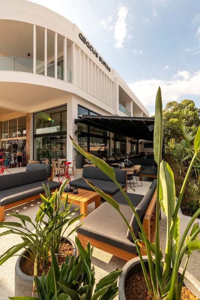 HOTEL: Abacus Suites