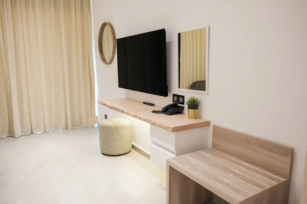 HOTEL: Abacus Suites