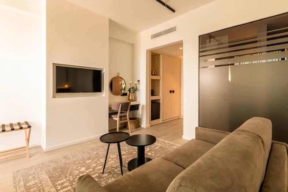 HOTEL: Abacus Suites