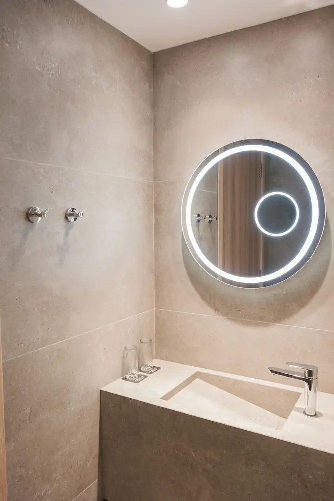 HOTEL: Abacus Suites