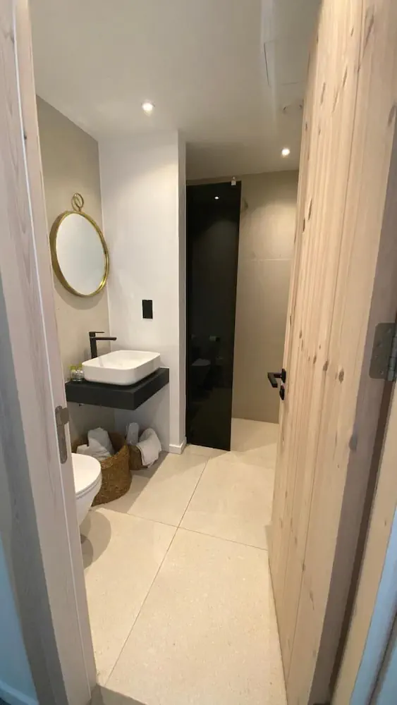 HOTEL: Abacus Suites