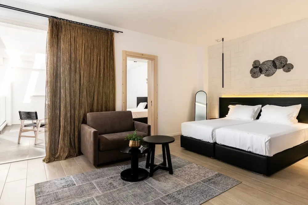 HOTEL: Abacus Suites