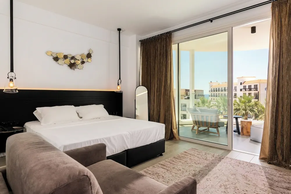 HOTEL: Abacus Suites