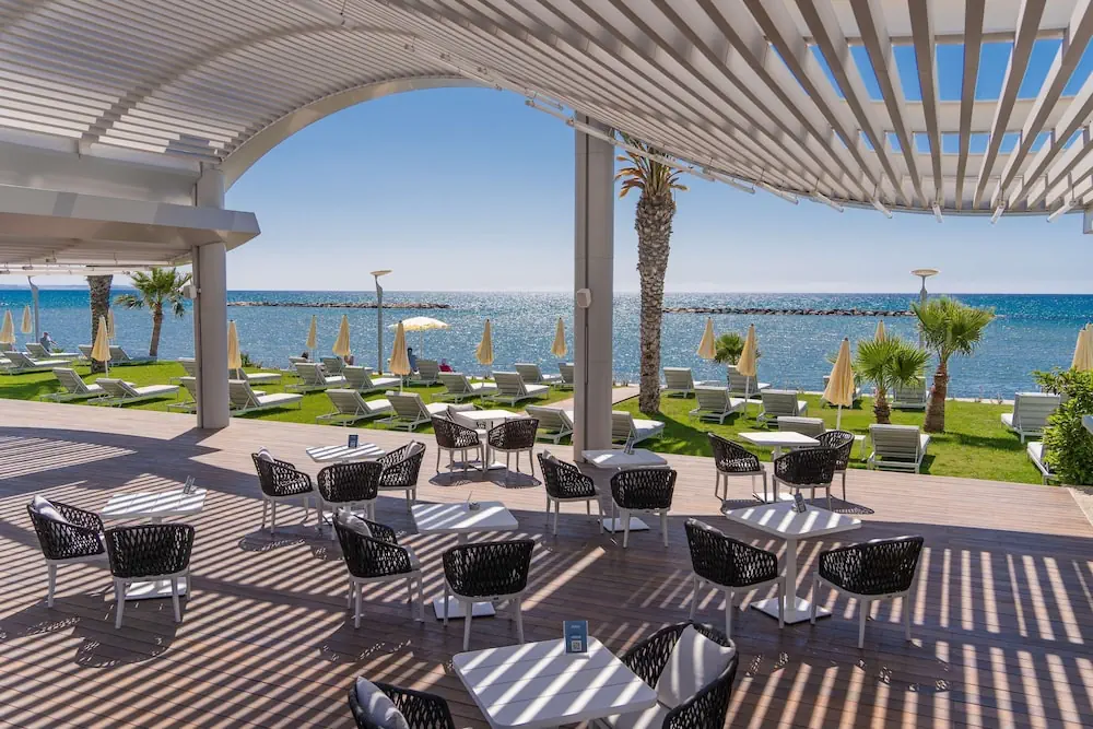 HOTEL: Radisson Beach Resort Larnaca