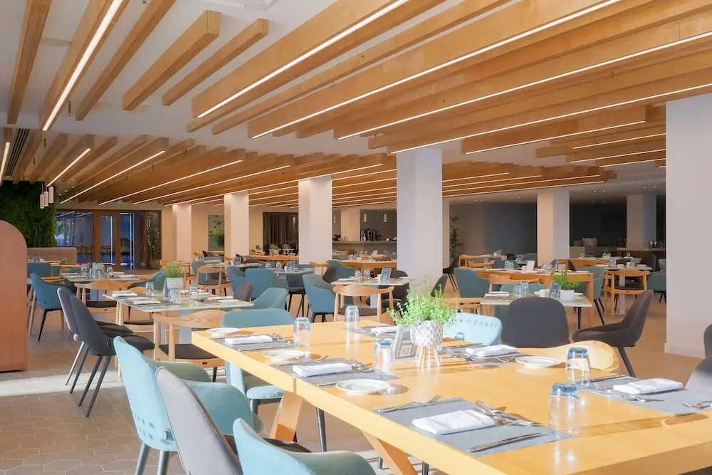 HOTEL: Radisson Beach Resort Larnaca