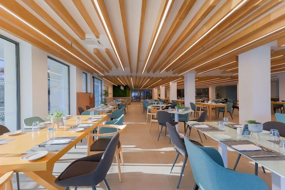 HOTEL: Radisson Beach Resort Larnaca
