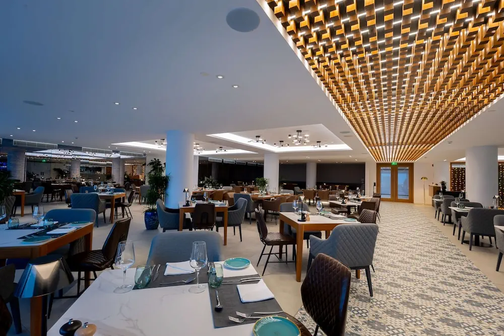 HOTEL: Radisson Beach Resort Larnaca