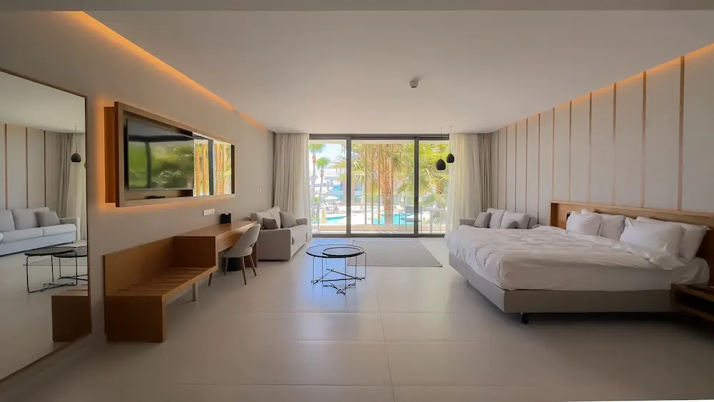 HOTEL: Radisson Beach Resort Larnaca