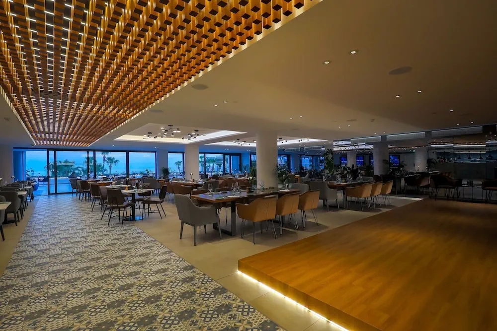 HOTEL: Radisson Beach Resort Larnaca