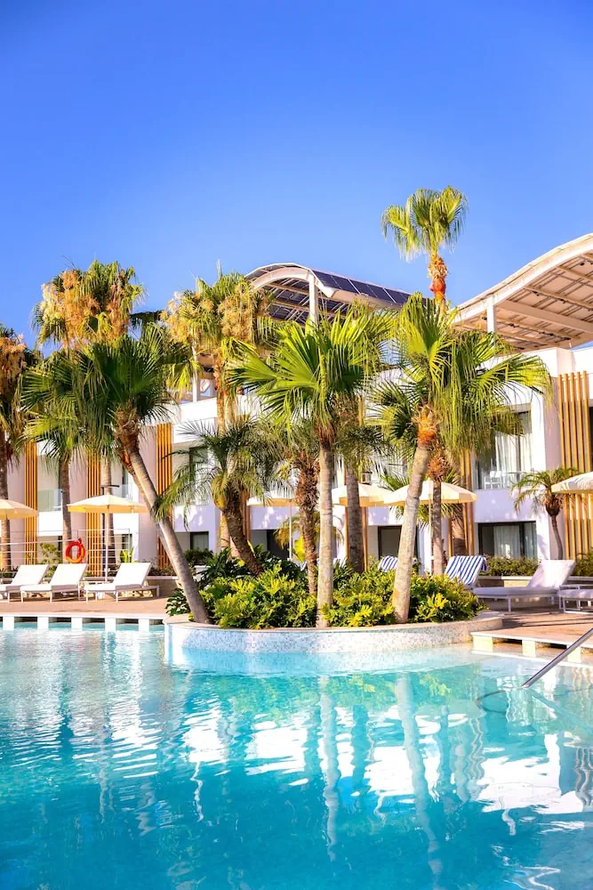 HOTEL: Radisson Beach Resort Larnaca