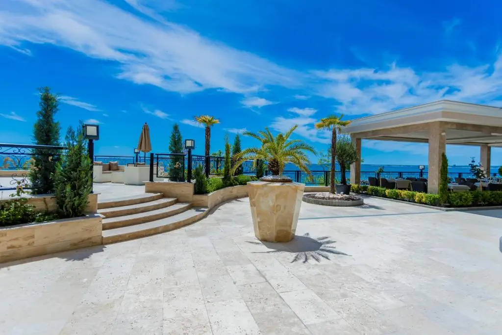 HOTEL: Onyx Beach Residence - Free Beach Access and Parking