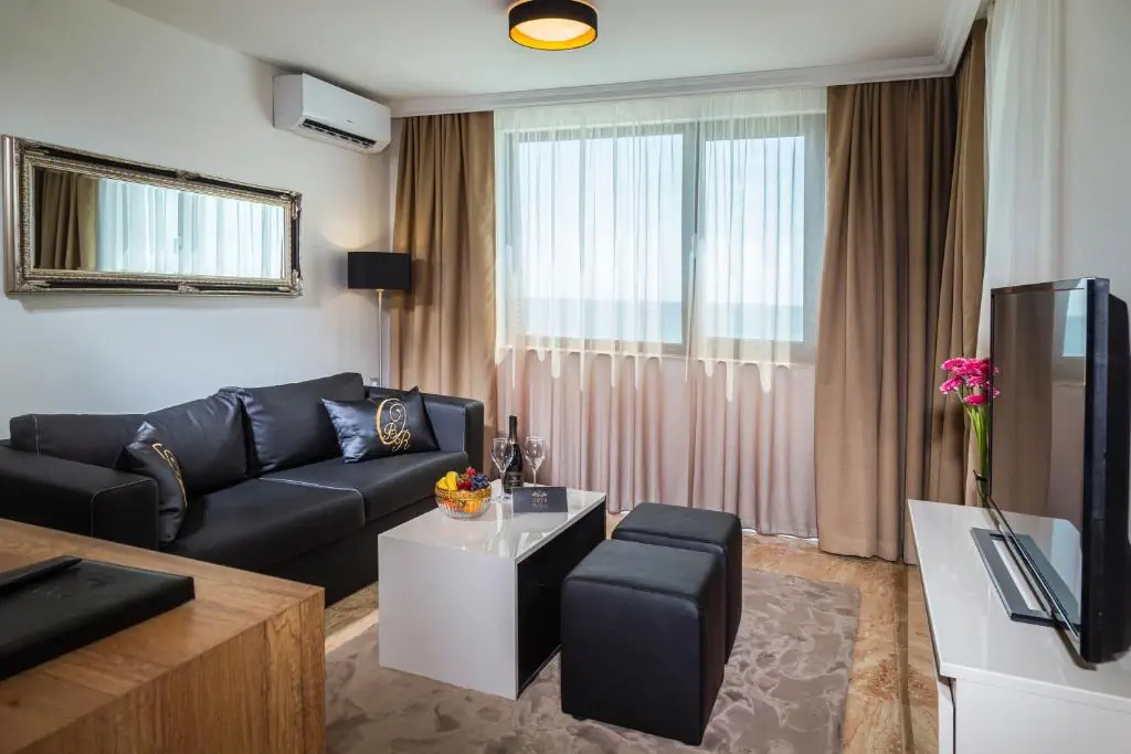 HOTEL: Onyx Beach Residence - Free Beach Access and Parking