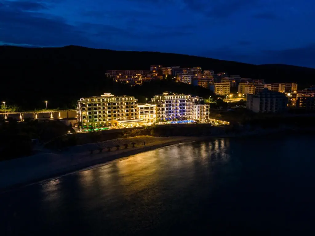 HOTEL: Onyx Beach Residence - Free Beach Access and Parking