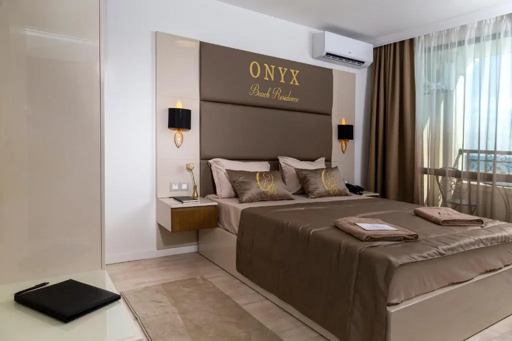 HOTEL: Onyx Beach Residence - Free Beach Access and Parking