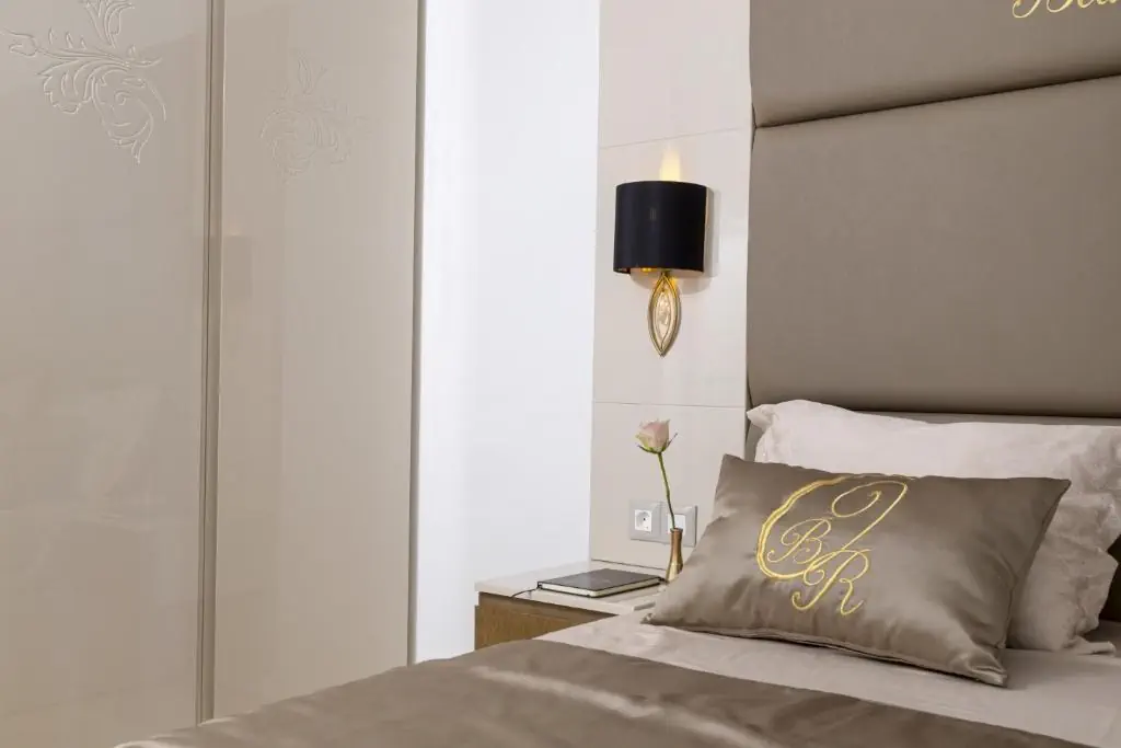 HOTEL: Onyx Beach Residence - Free Beach Access and Parking
