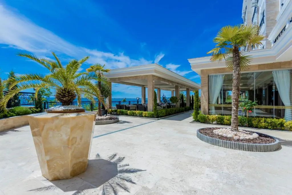 HOTEL: Onyx Beach Residence - Free Beach Access and Parking