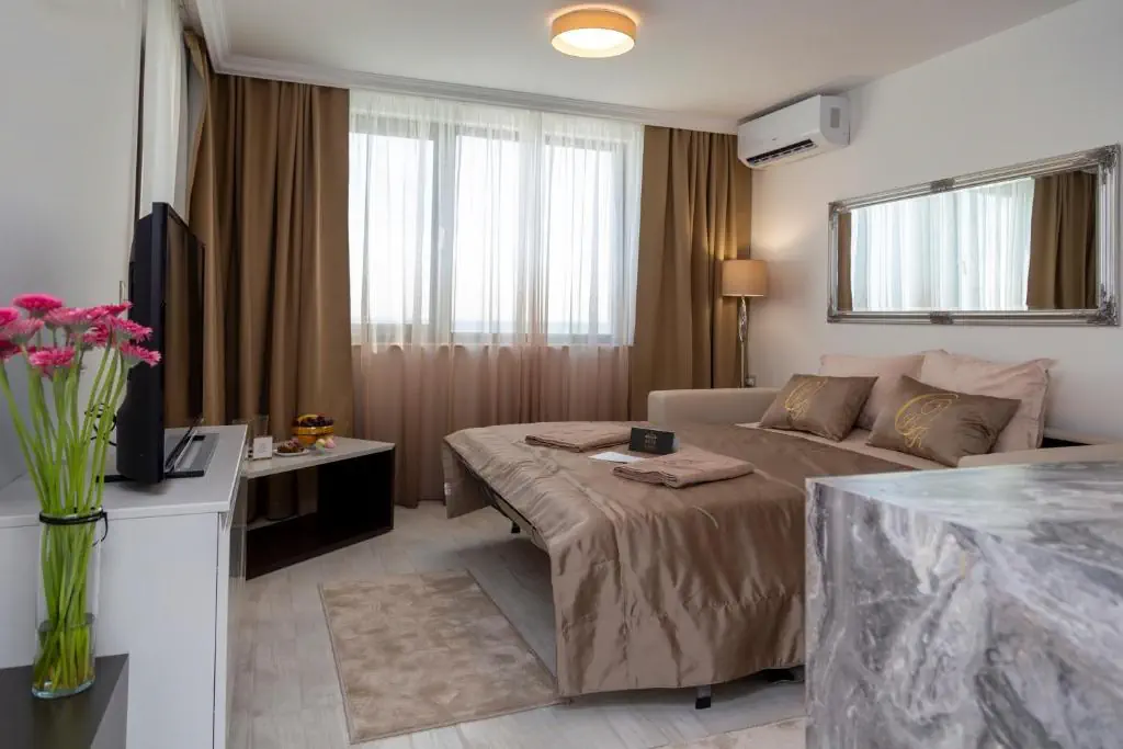 HOTEL: Onyx Beach Residence - Free Beach Access and Parking