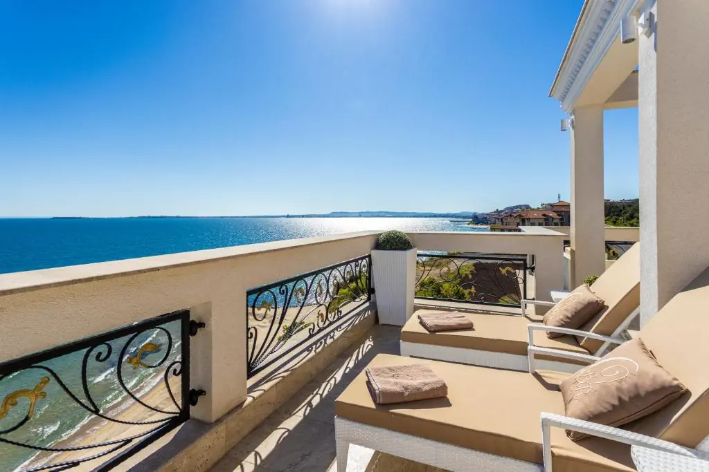 HOTEL: Onyx Beach Residence - Free Beach Access and Parking